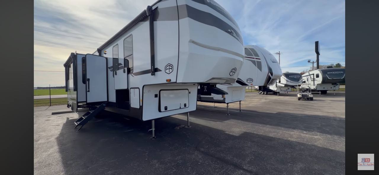 RV and trailer detailing